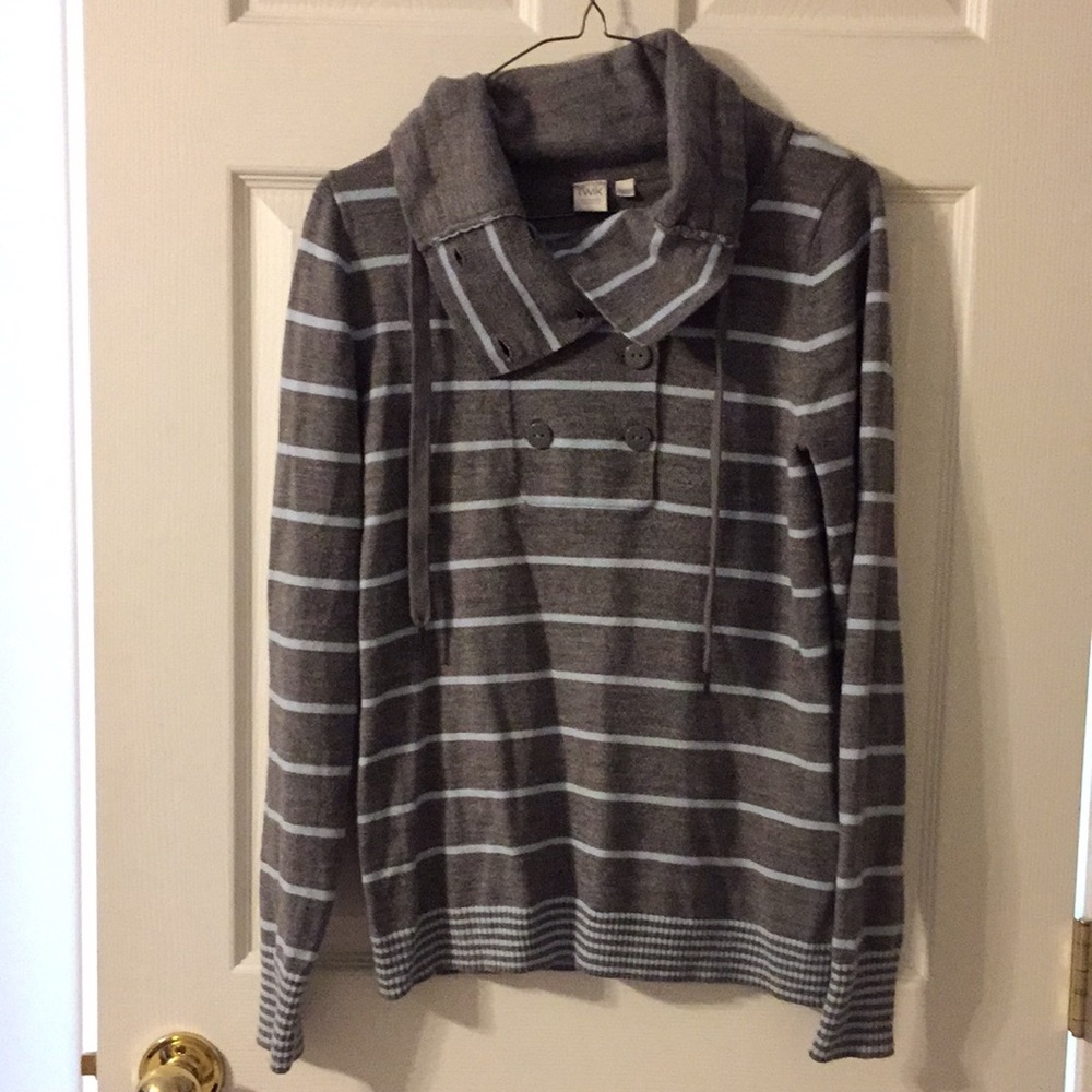 Sweater. Size Medium.